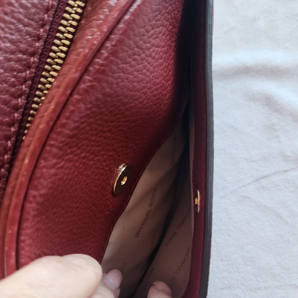MK Michael Kors Ginny Medium Messenger Red - Picture 9 of 16